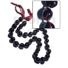 32 pcs. of kukui nuts 32 pcs. of kukui nuts