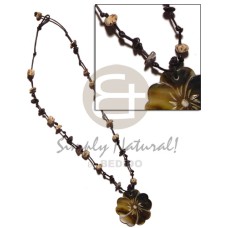 35mm blacklip flower in knotted