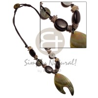 45mm blacklip pendant in double