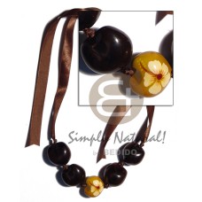 Kukui nuts ribbon choker